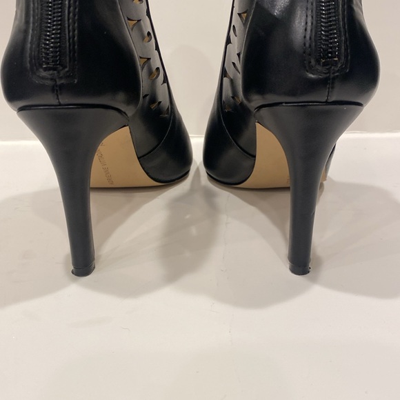 Gently worn like new Adrienne Vittadini black leather boot. - Picture 6 of 10